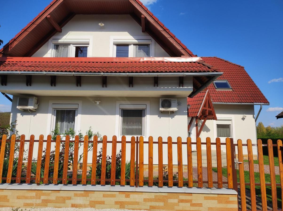 Badacsony Apartmanhaz باداتشونيتوماي المظهر الخارجي الصورة