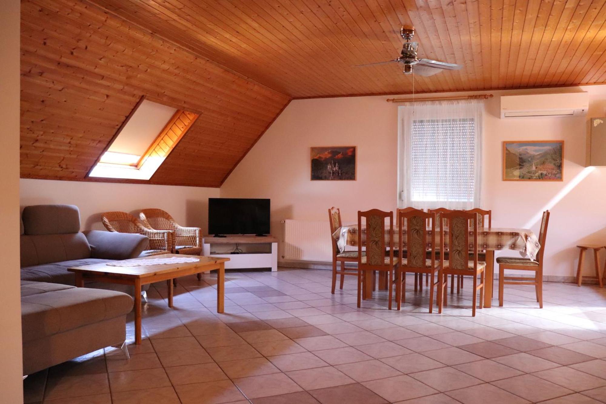 Badacsony Apartmanhaz باداتشونيتوماي المظهر الخارجي الصورة