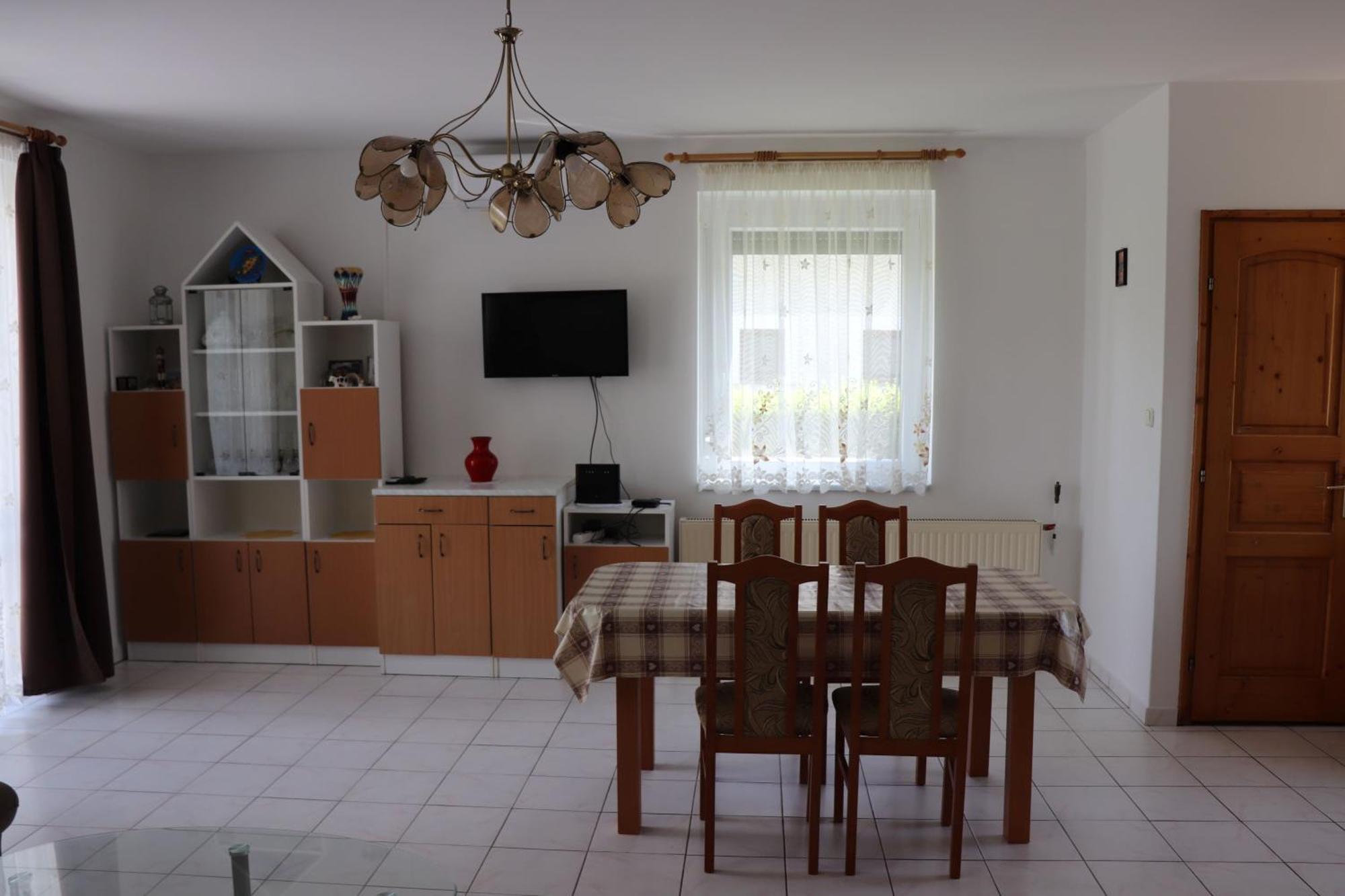 Badacsony Apartmanhaz باداتشونيتوماي المظهر الخارجي الصورة